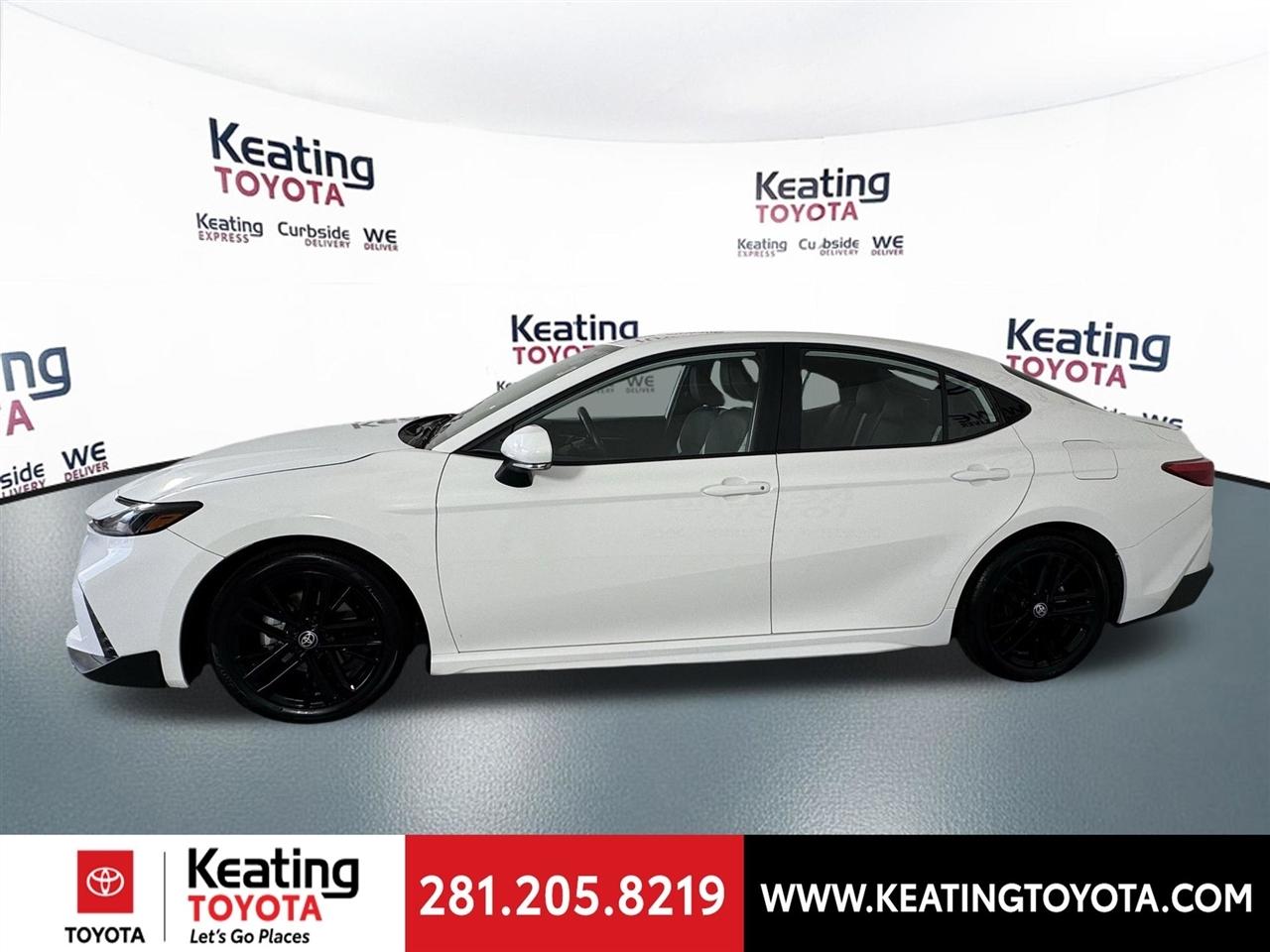 Toyota Camry Hybrid XLE 2025