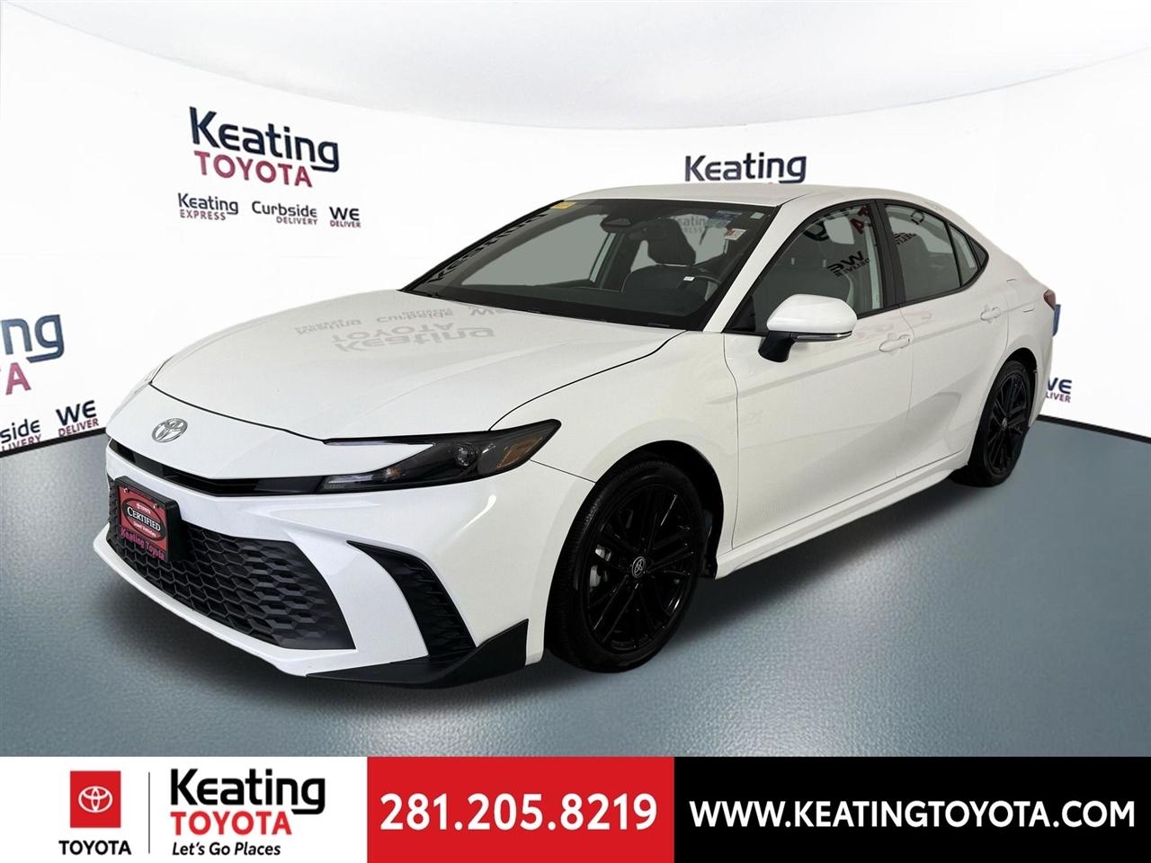 Toyota Camry Hybrid XLE 2025