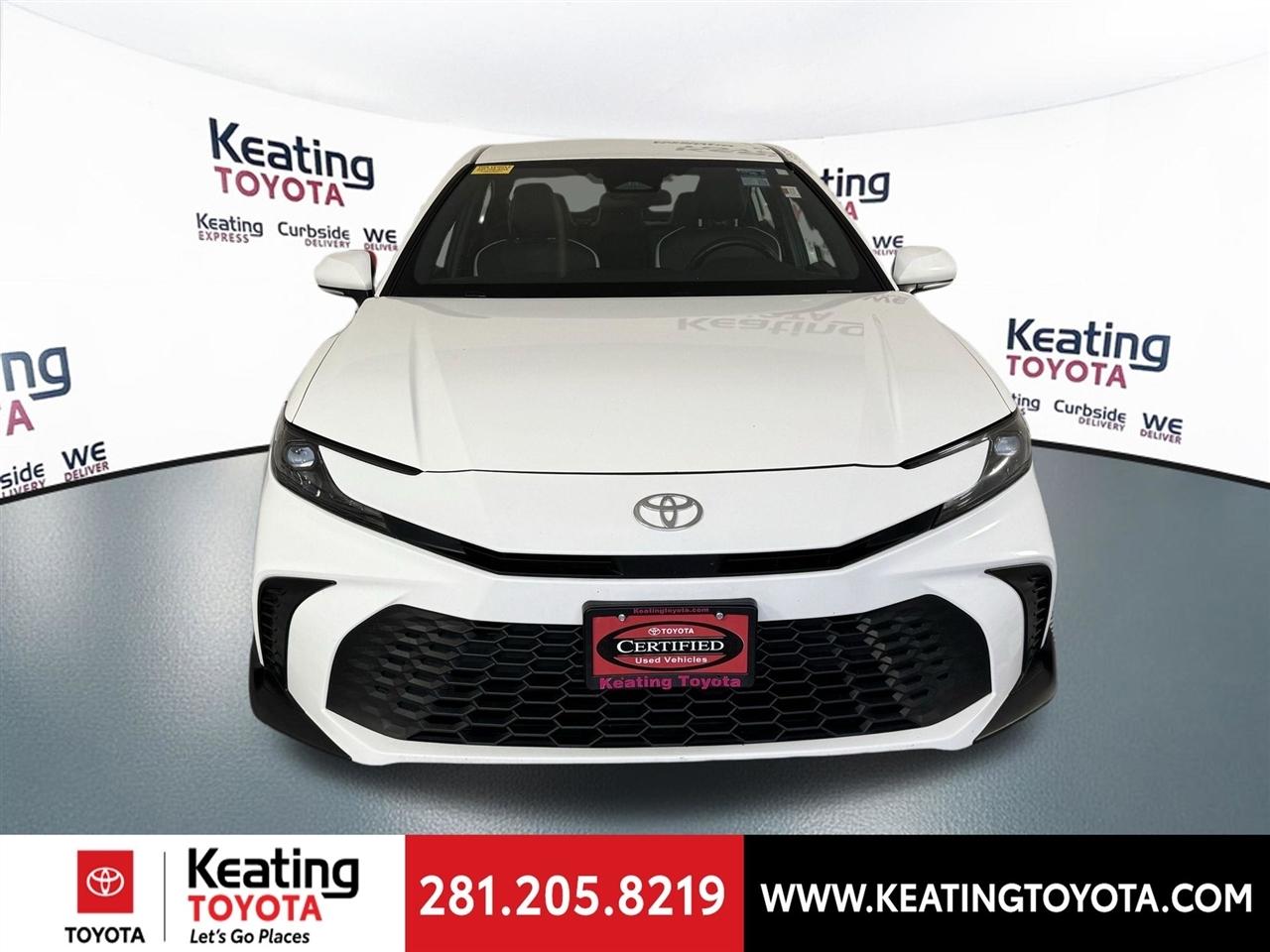 Toyota Camry Hybrid XLE 2025