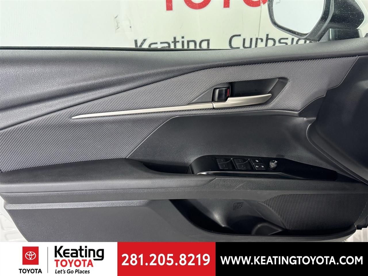 Toyota Camry Hybrid XLE 2025