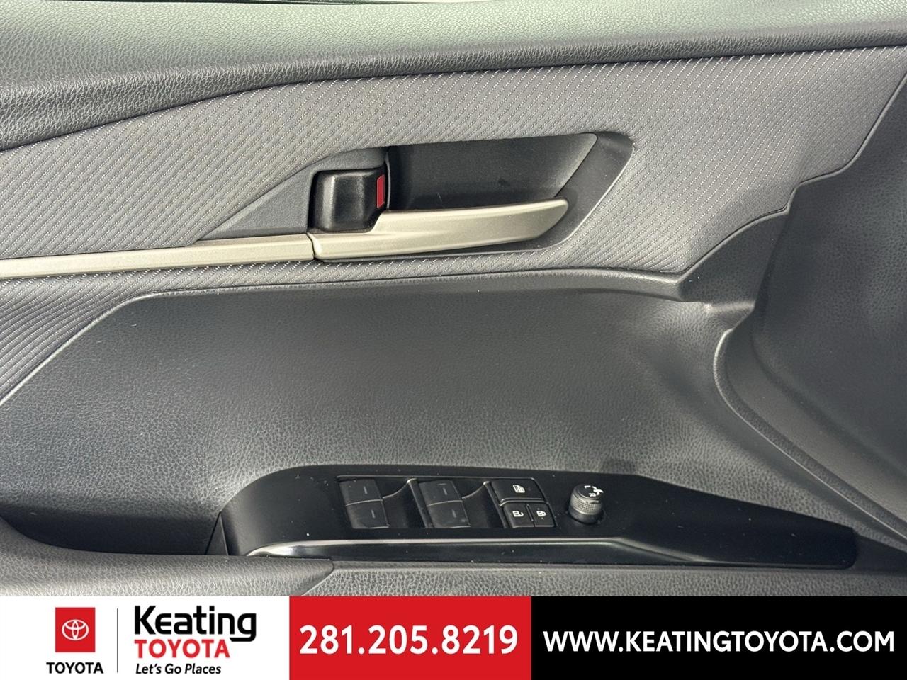 Toyota Camry Hybrid XLE 2025