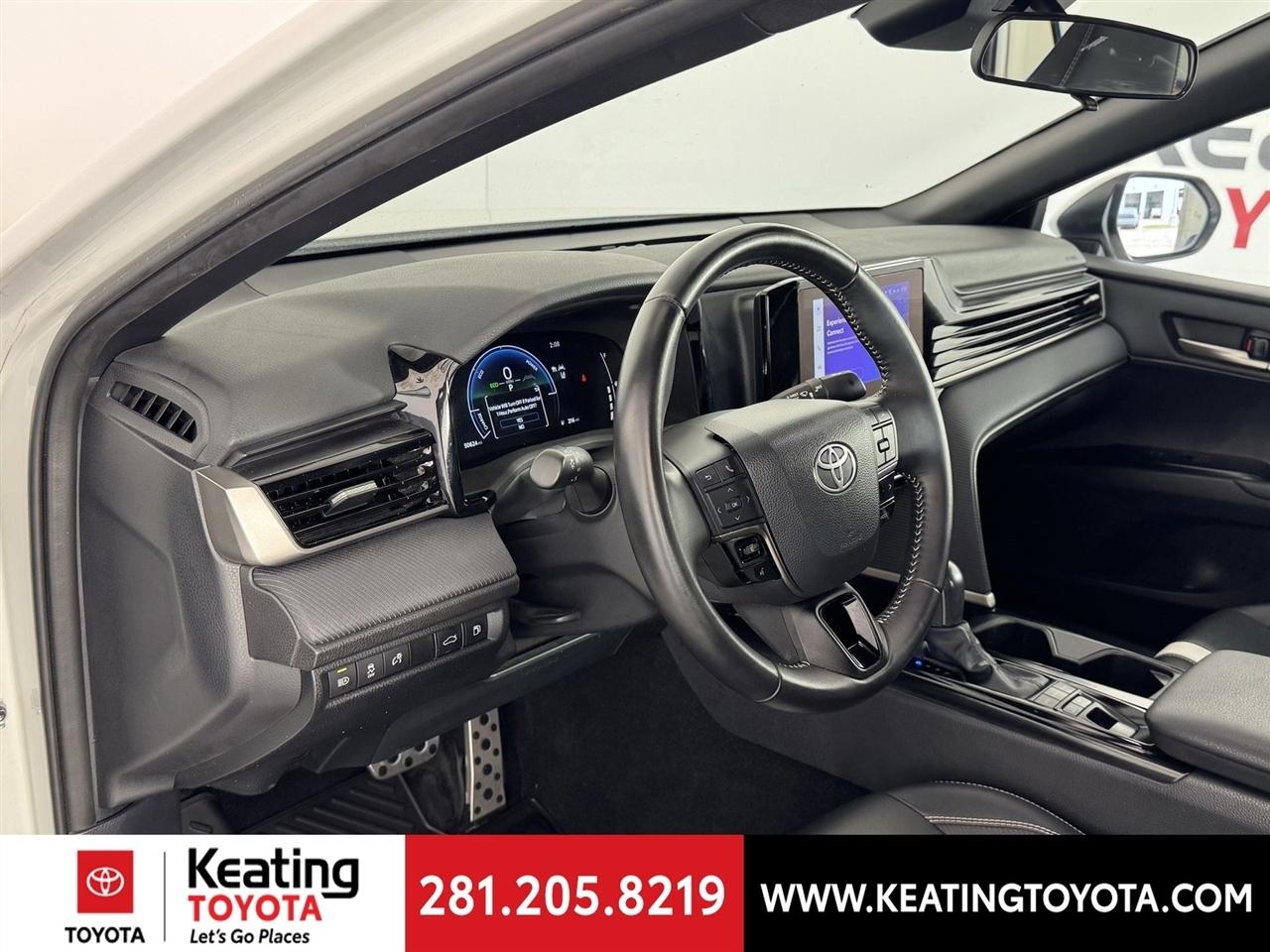 Toyota Camry Hybrid XLE 2025