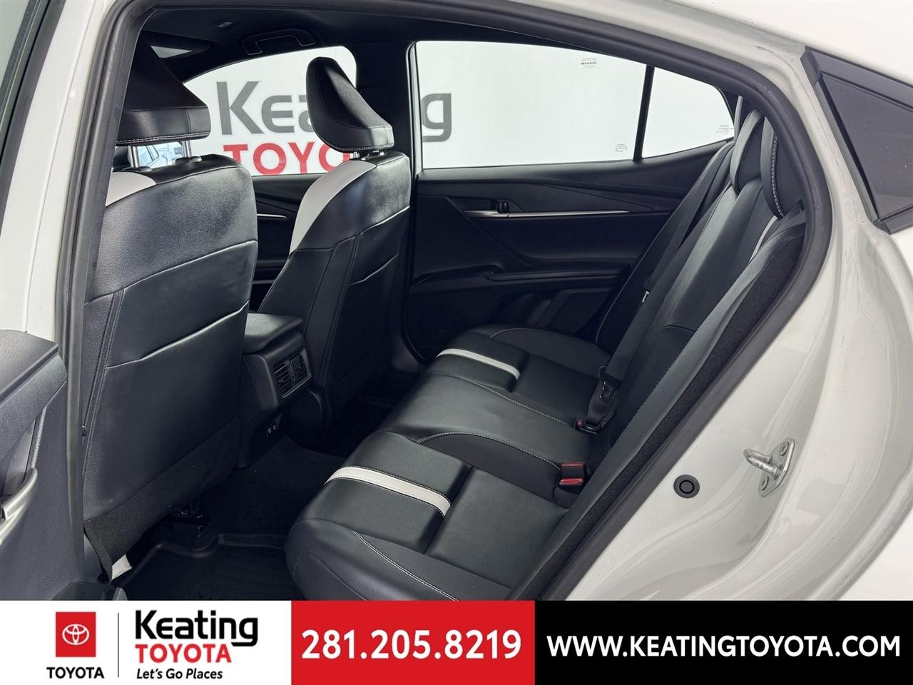 Toyota Camry Hybrid XLE 2025