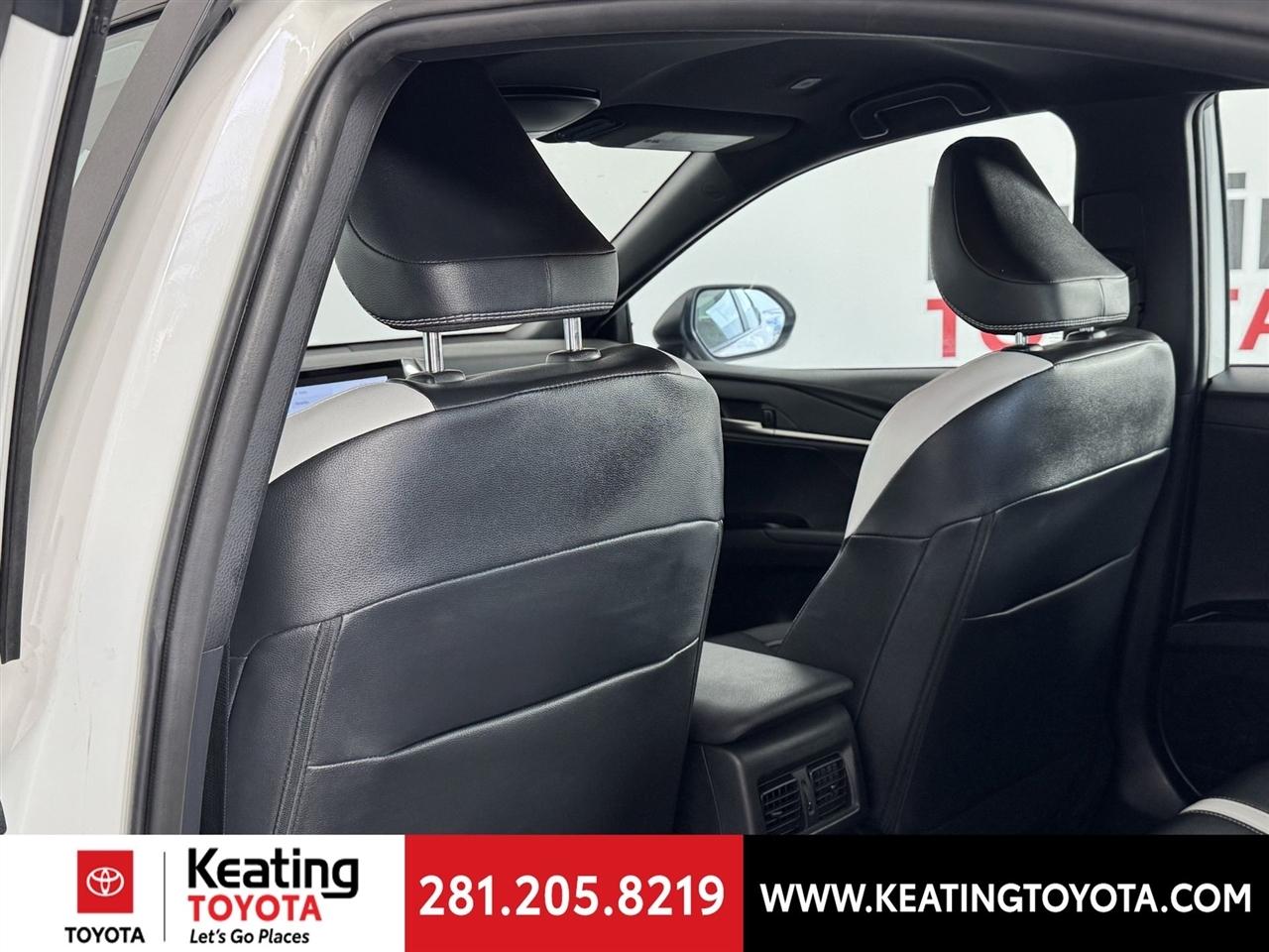 Toyota Camry Hybrid XLE 2025