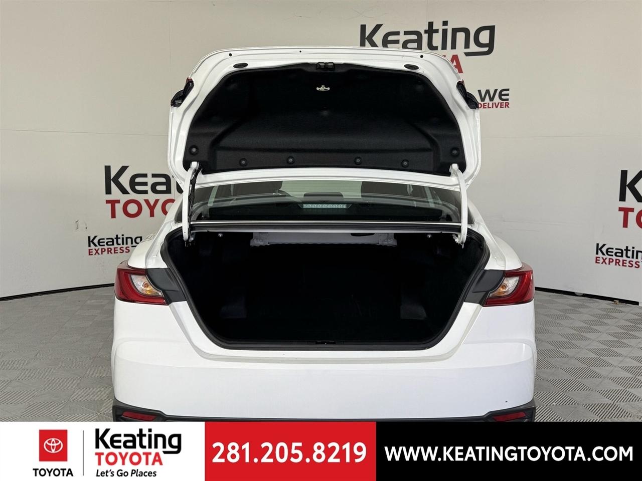 Toyota Camry Hybrid XLE 2025