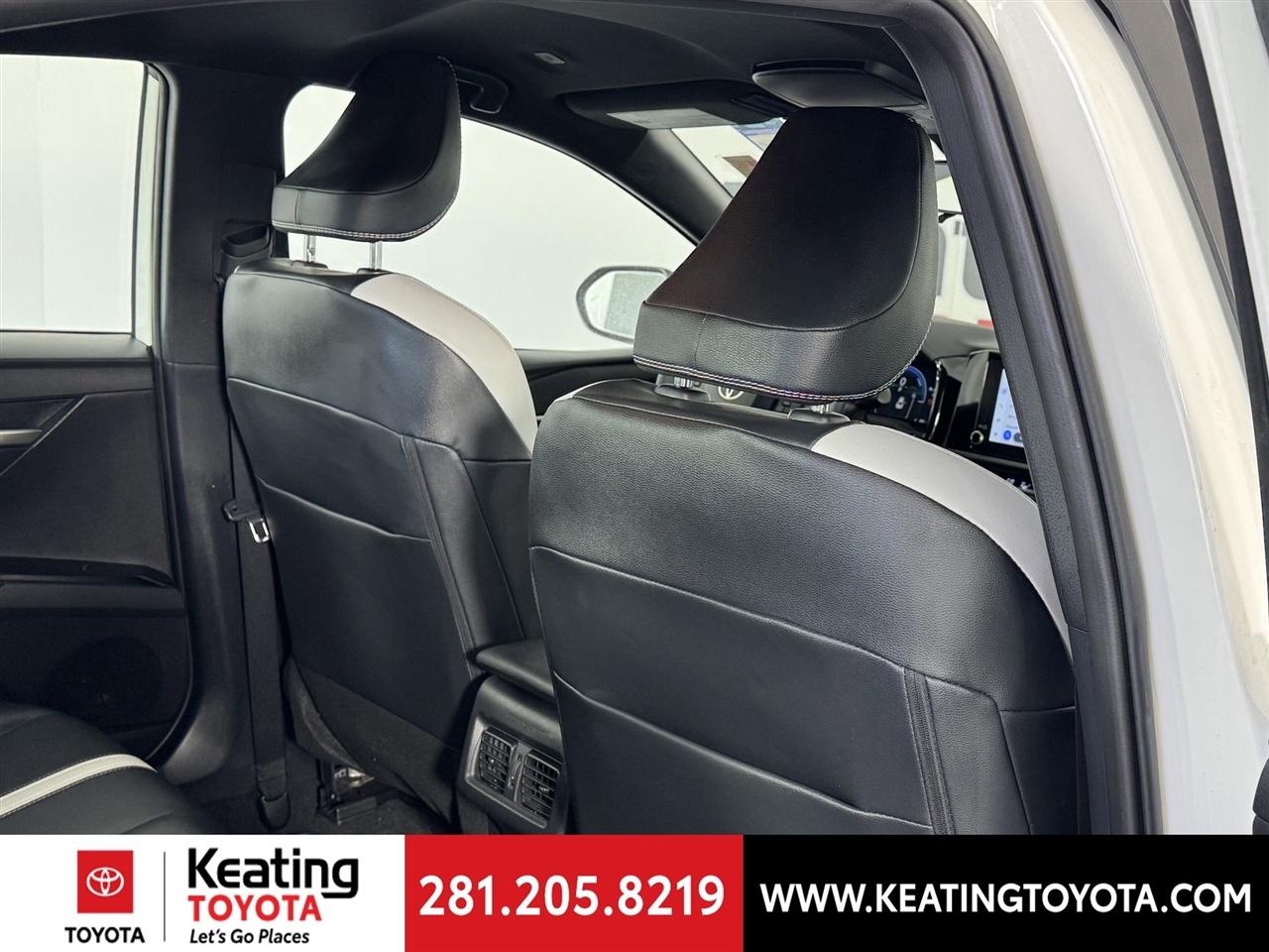 Toyota Camry Hybrid XLE 2025