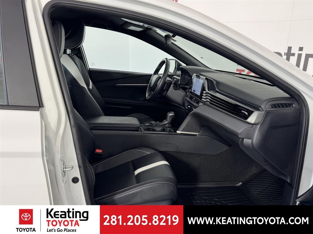 Toyota Camry Hybrid XLE 2025