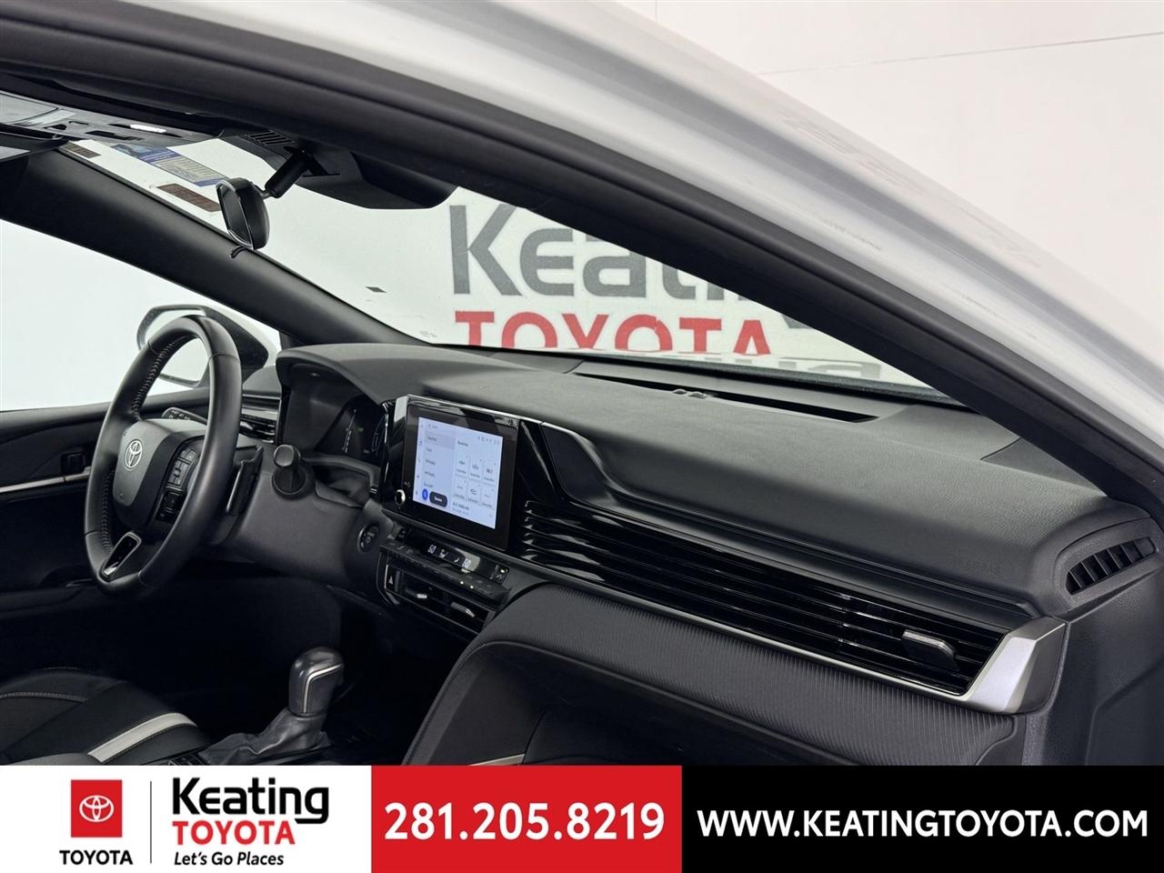 Toyota Camry Hybrid XLE 2025