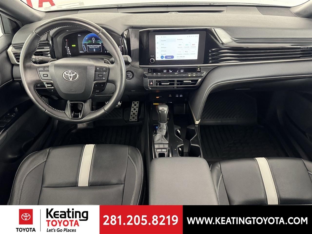 Toyota Camry Hybrid XLE 2025