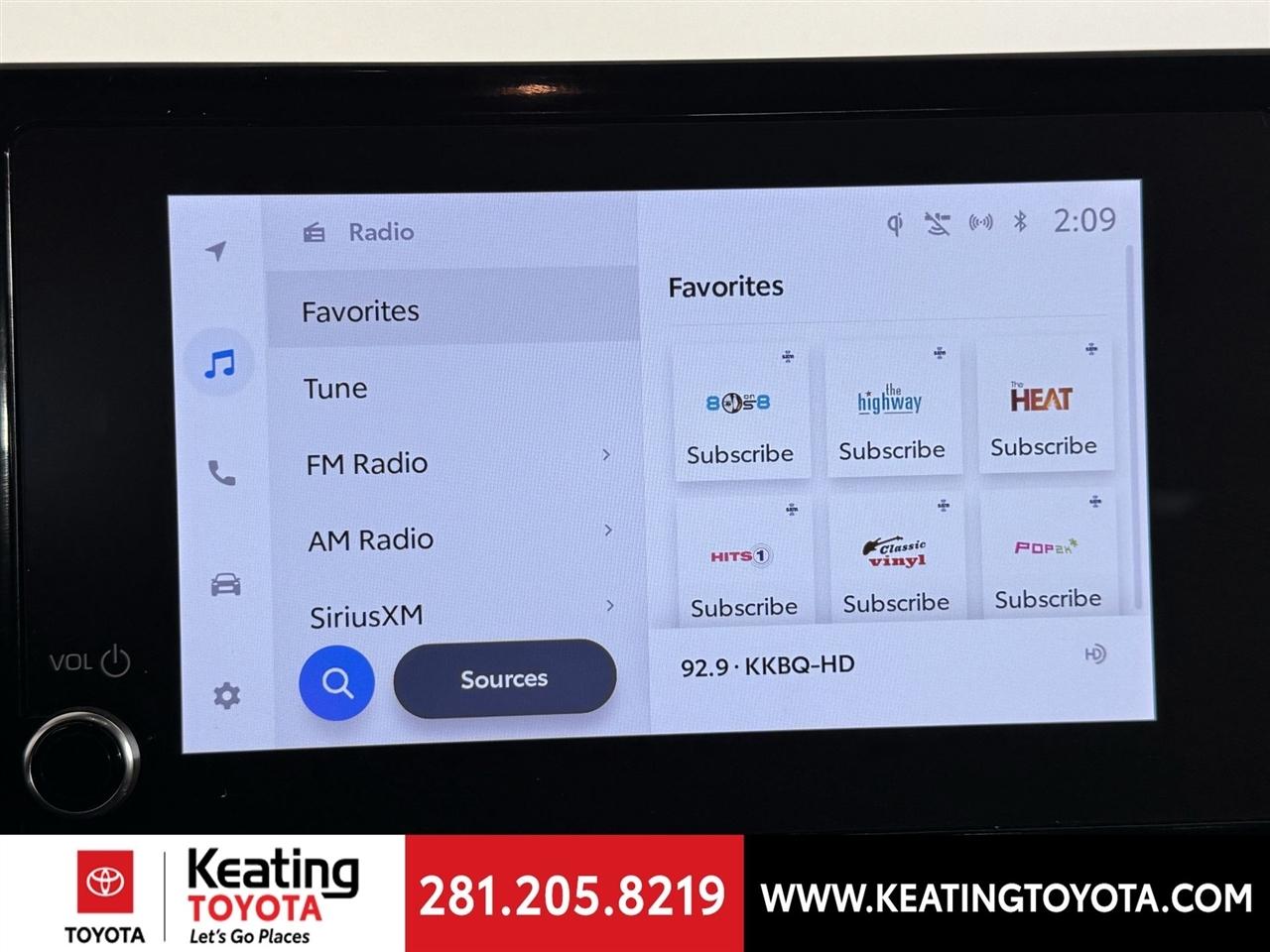 Toyota Camry Hybrid XLE 2025