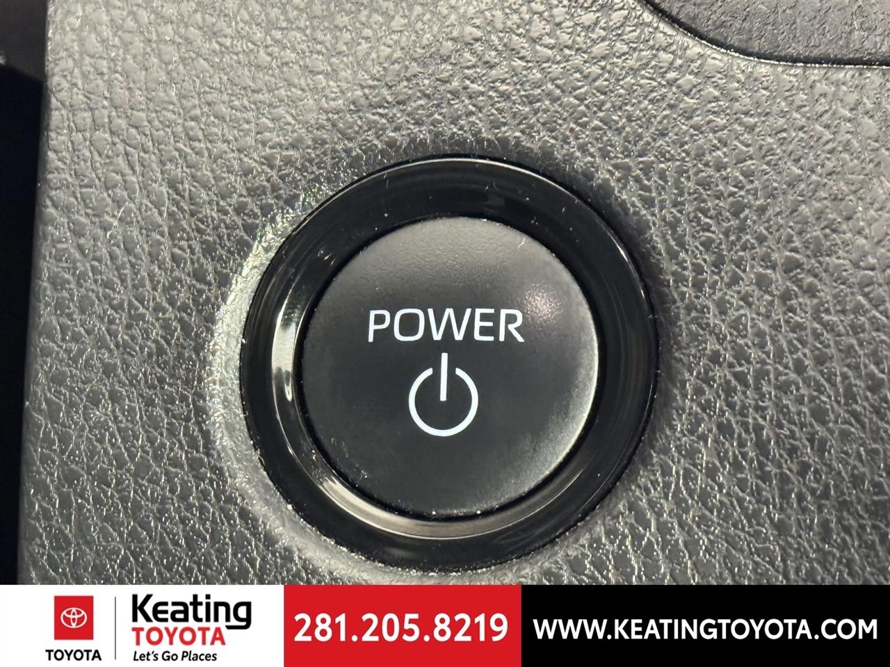 Toyota Camry Hybrid XLE 2025