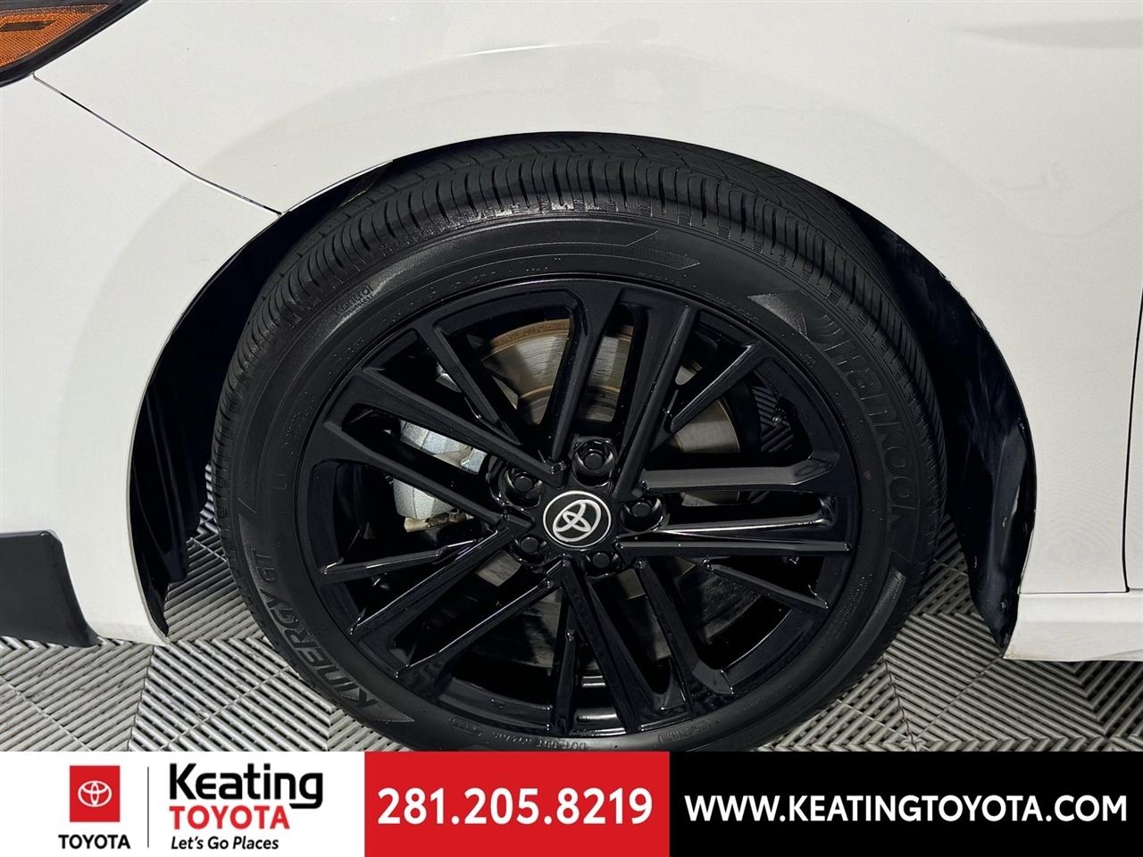 Toyota Camry Hybrid XLE 2025