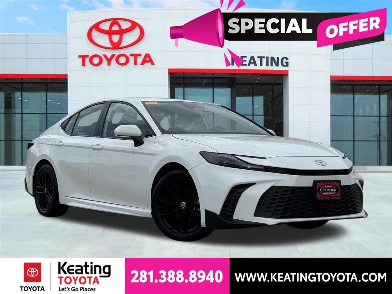 Toyota Camry Hybrid XLE 2025