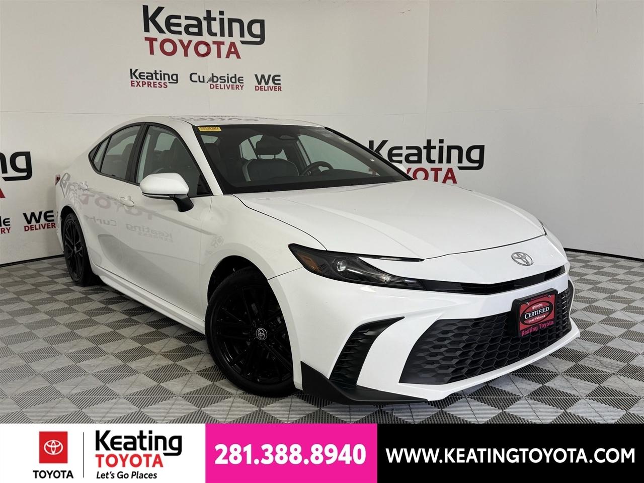 Toyota Camry Hybrid XLE 2025