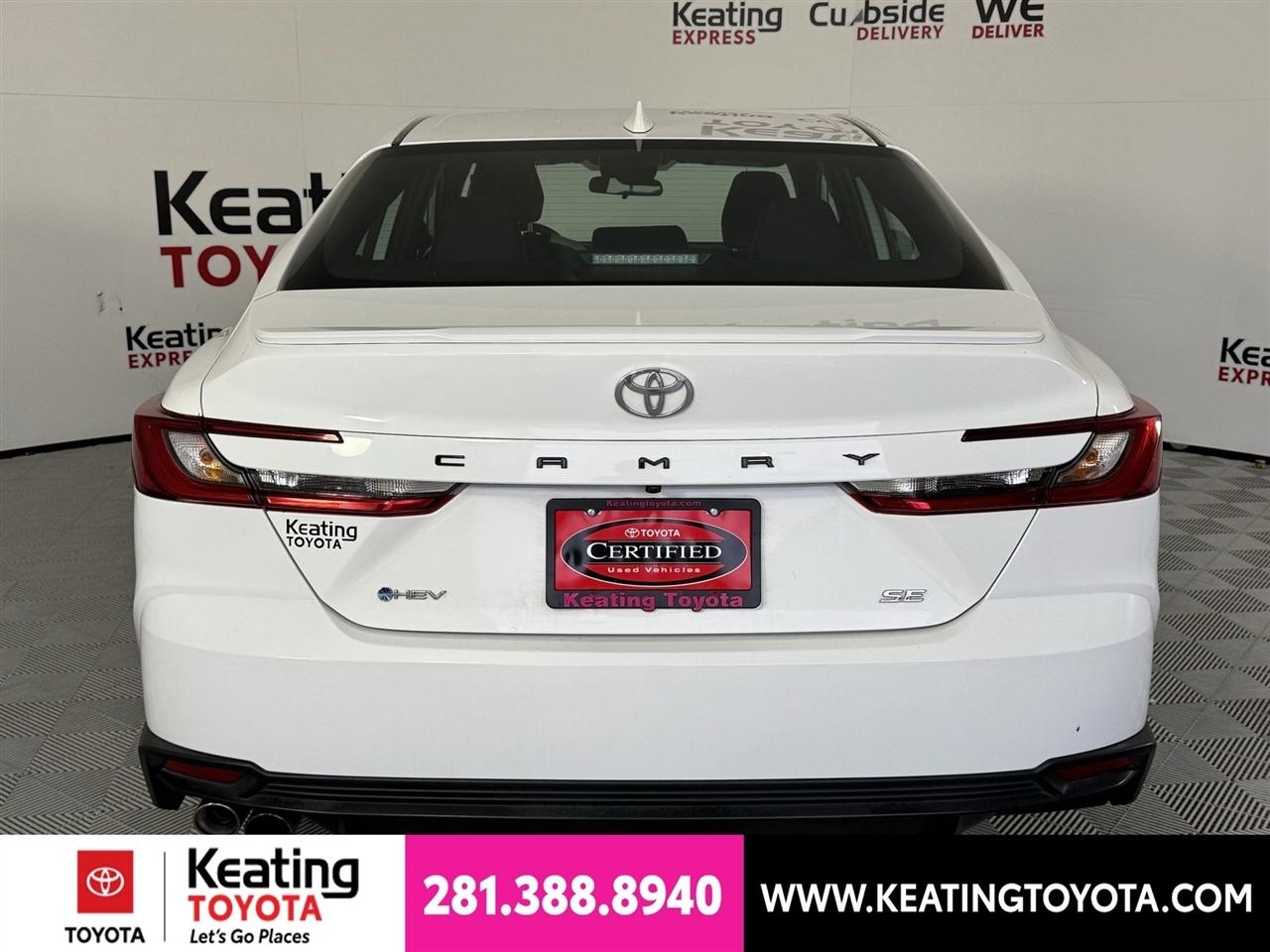 Toyota Camry Hybrid XLE 2025