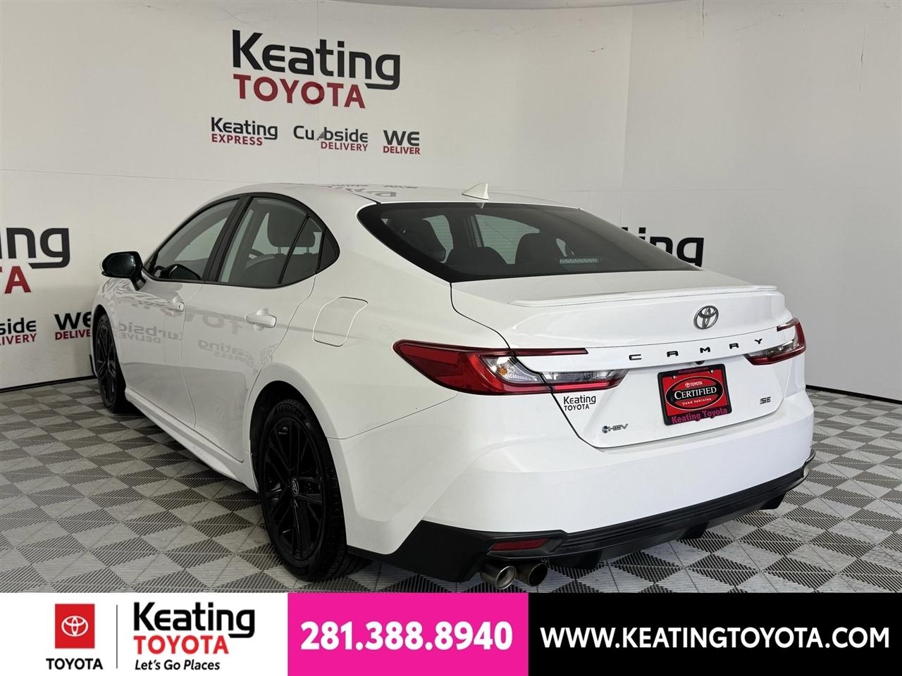 Toyota Camry Hybrid XLE 2025