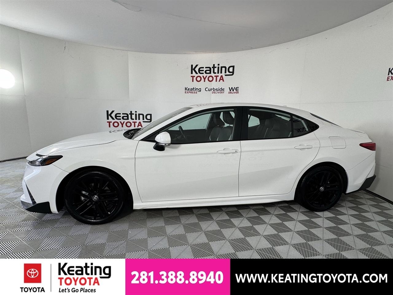 Toyota Camry Hybrid XLE 2025