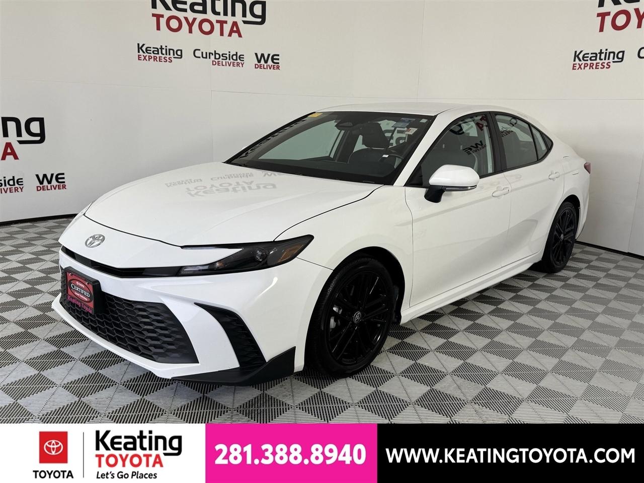 Toyota Camry Hybrid XLE 2025