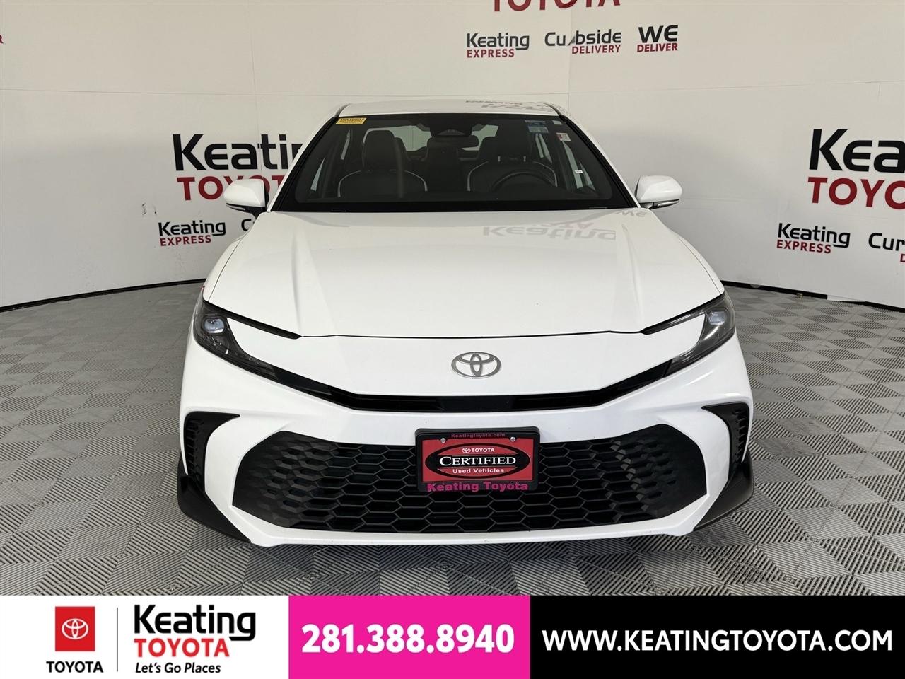 Toyota Camry Hybrid XLE 2025