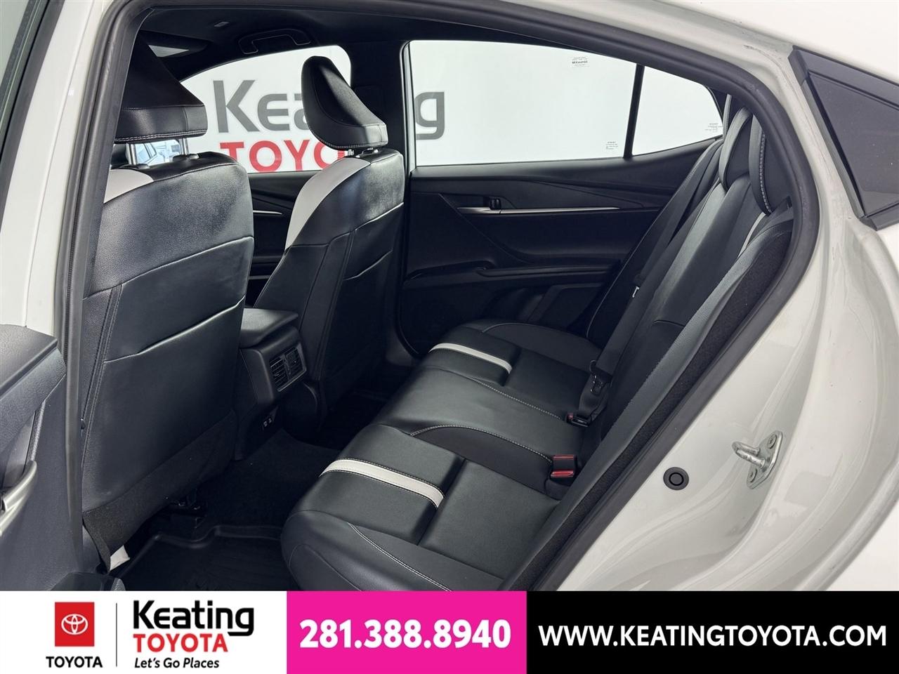 Toyota Camry Hybrid XLE 2025
