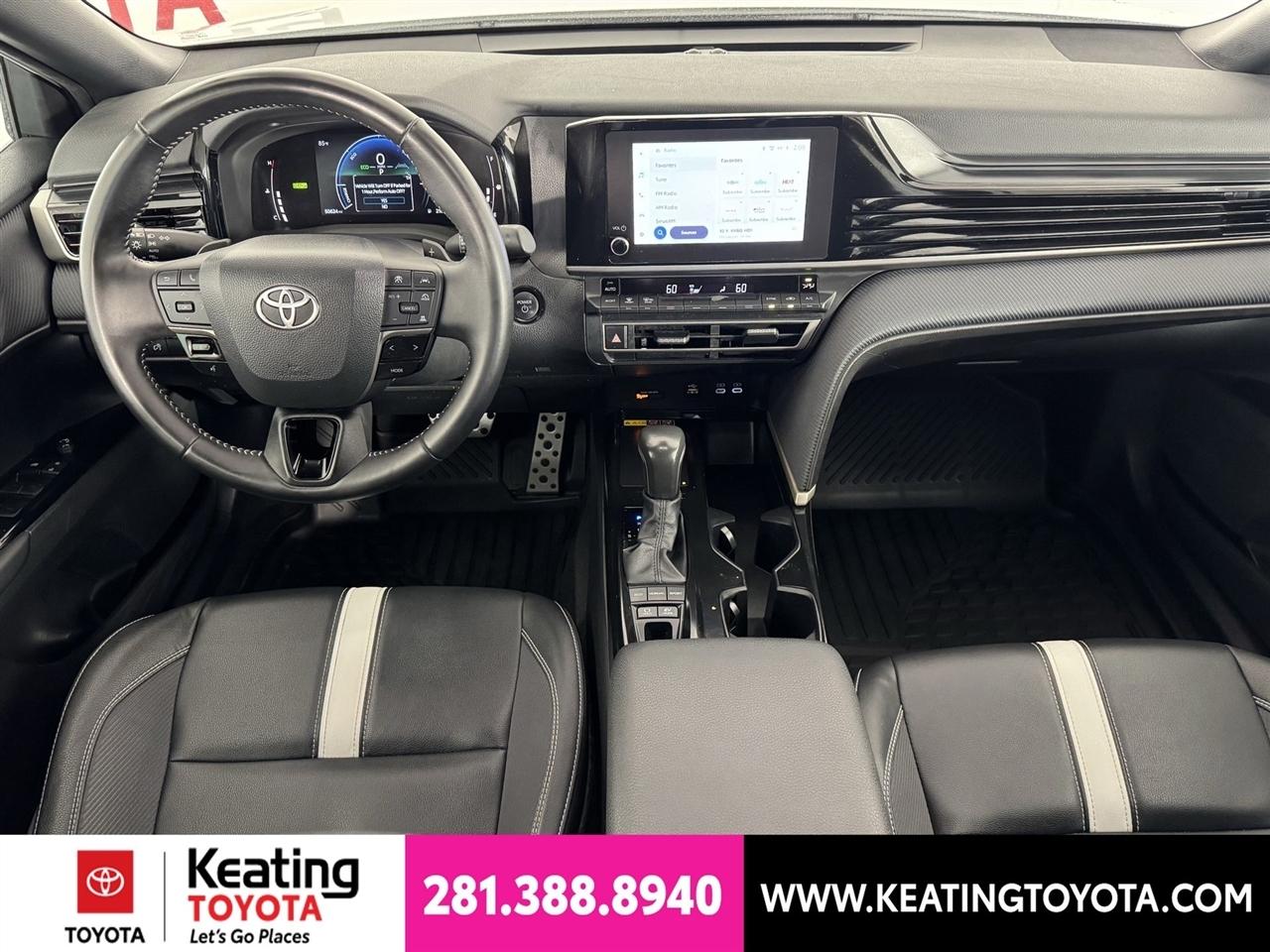 Toyota Camry Hybrid XLE 2025