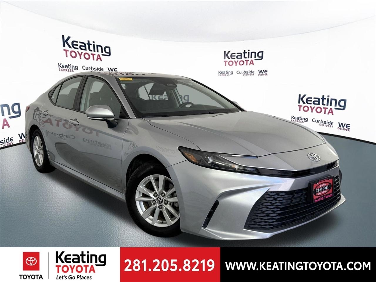 Toyota Camry Hybrid XLE 2025