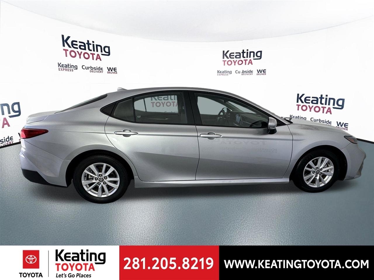 Toyota Camry Hybrid XLE 2025