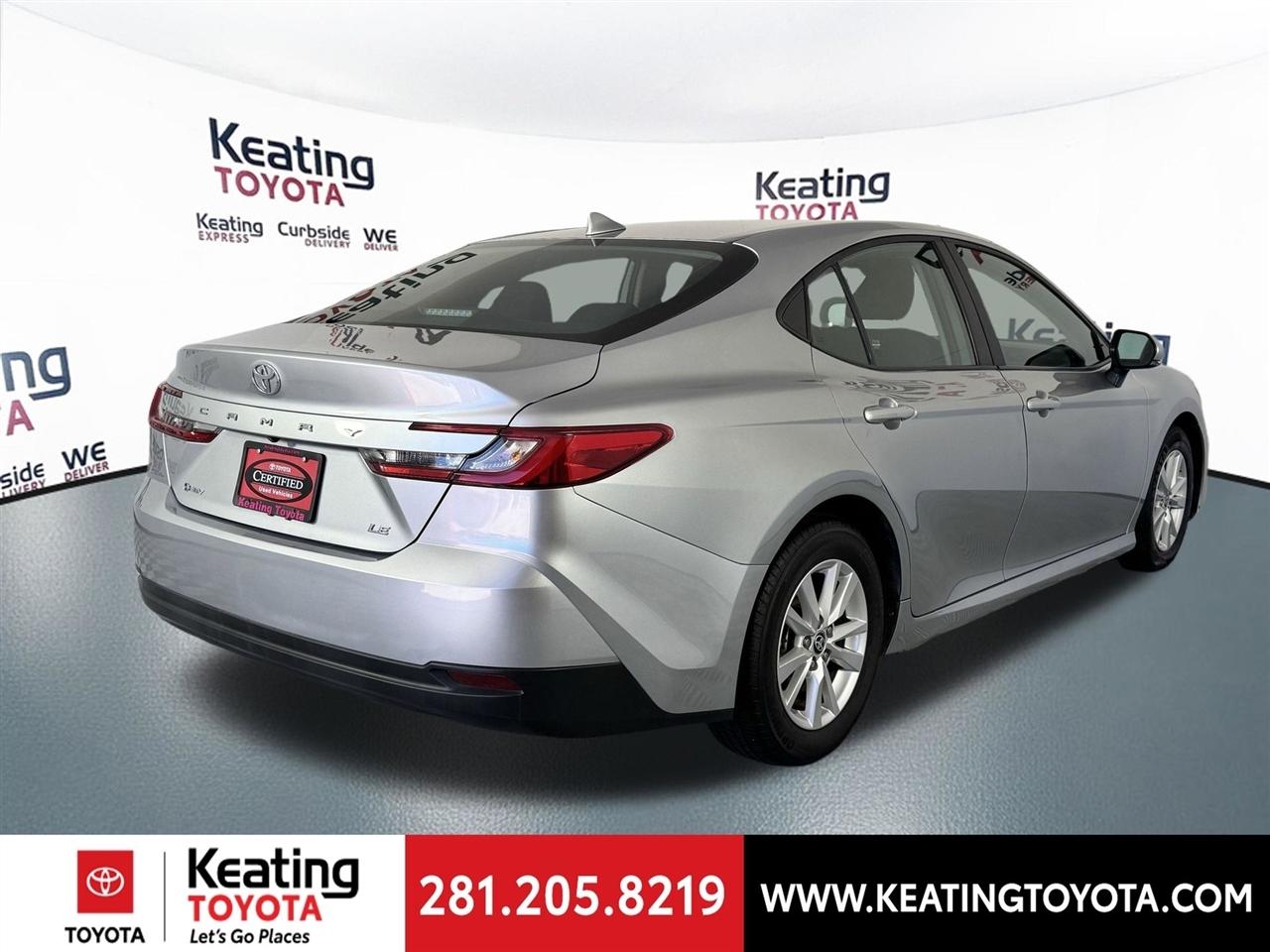 Toyota Camry Hybrid XLE 2025