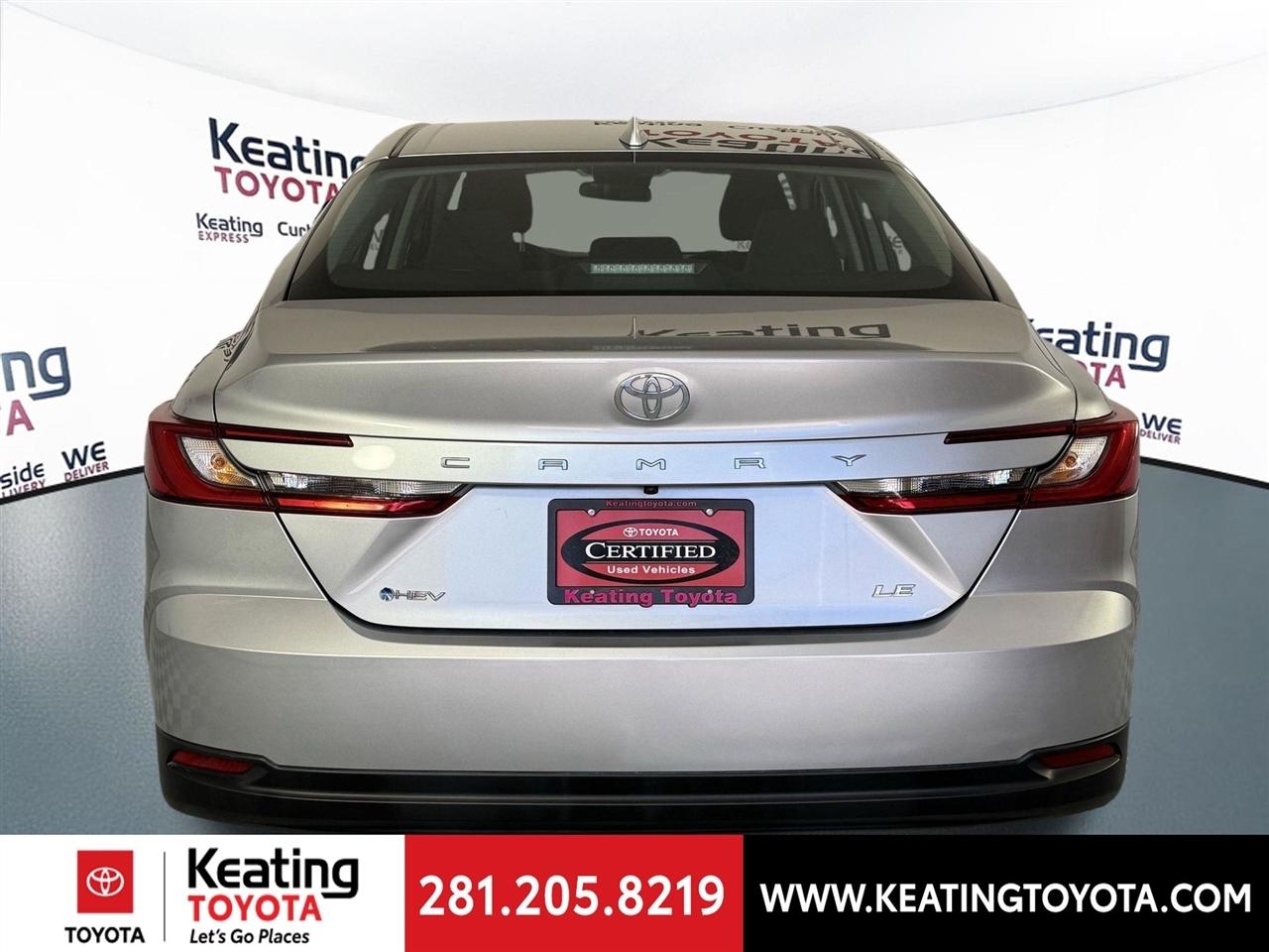 Toyota Camry Hybrid XLE 2025