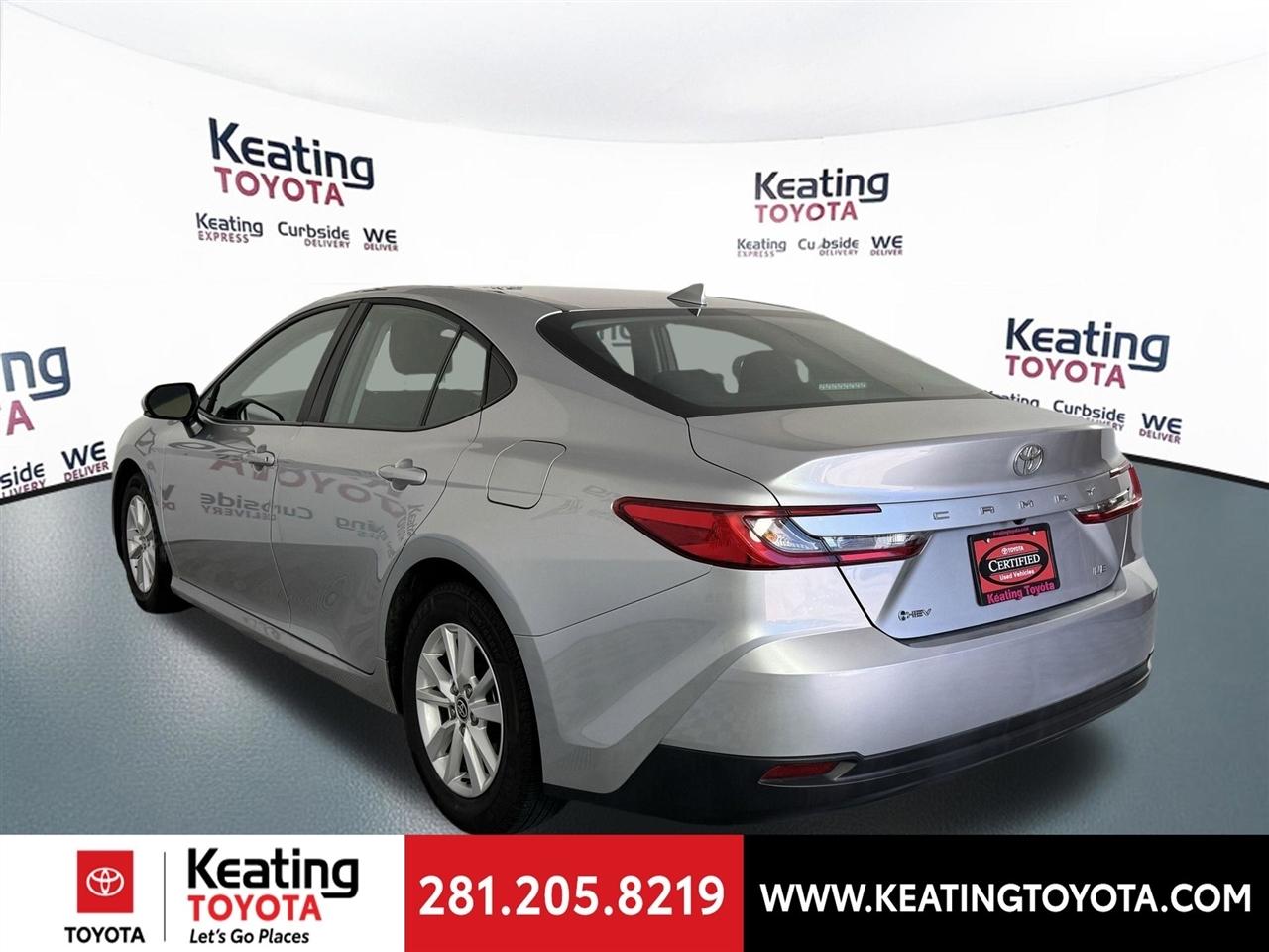 Toyota Camry Hybrid XLE 2025