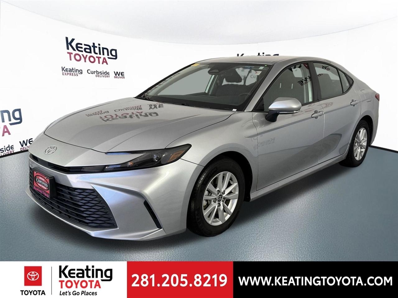 Toyota Camry Hybrid XLE 2025