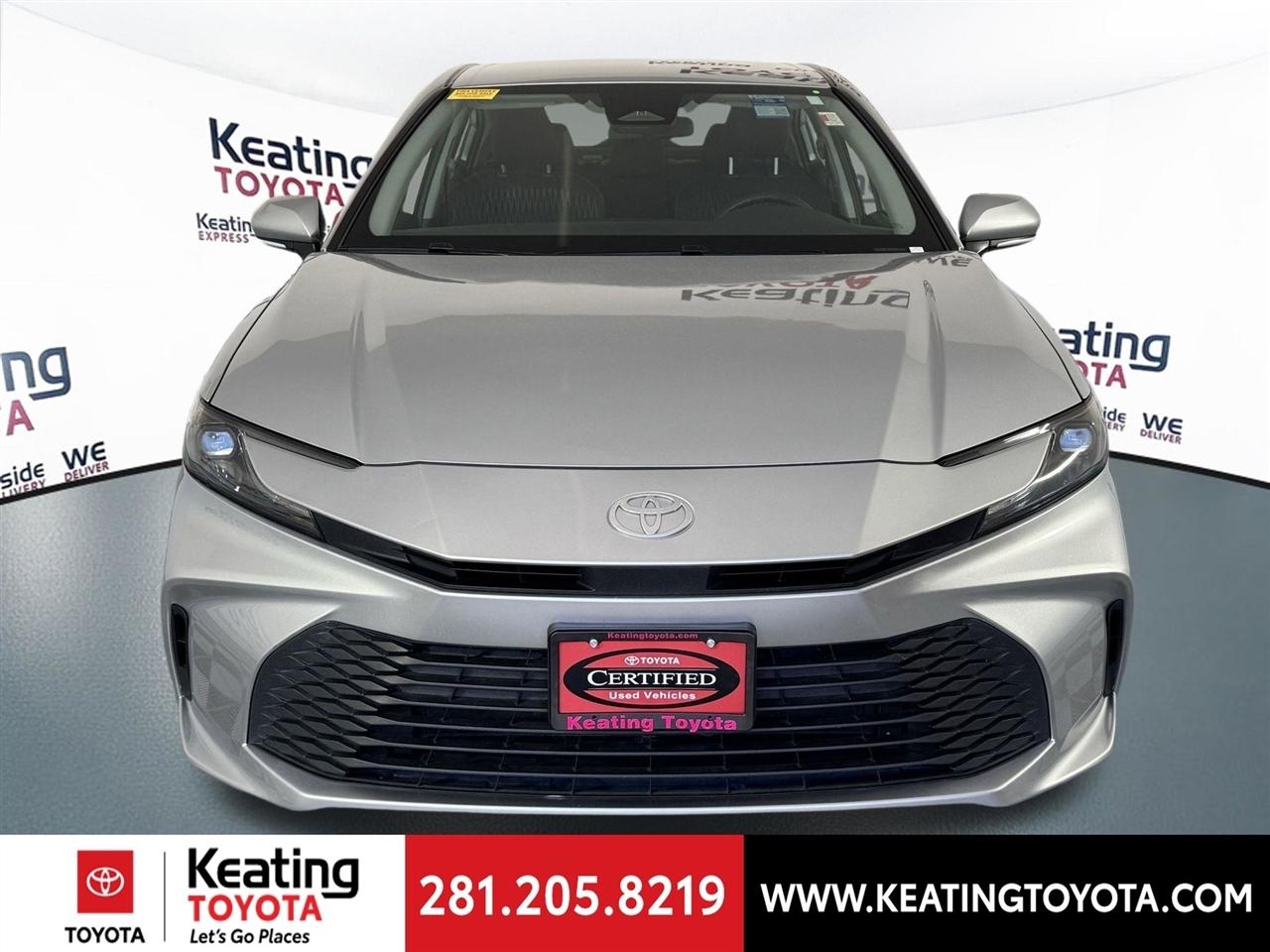 Toyota Camry Hybrid XLE 2025