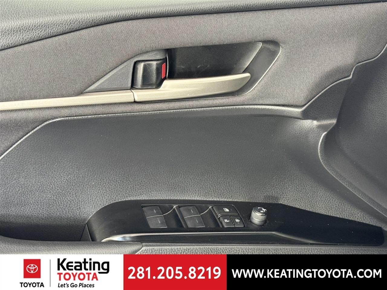 Toyota Camry Hybrid XLE 2025