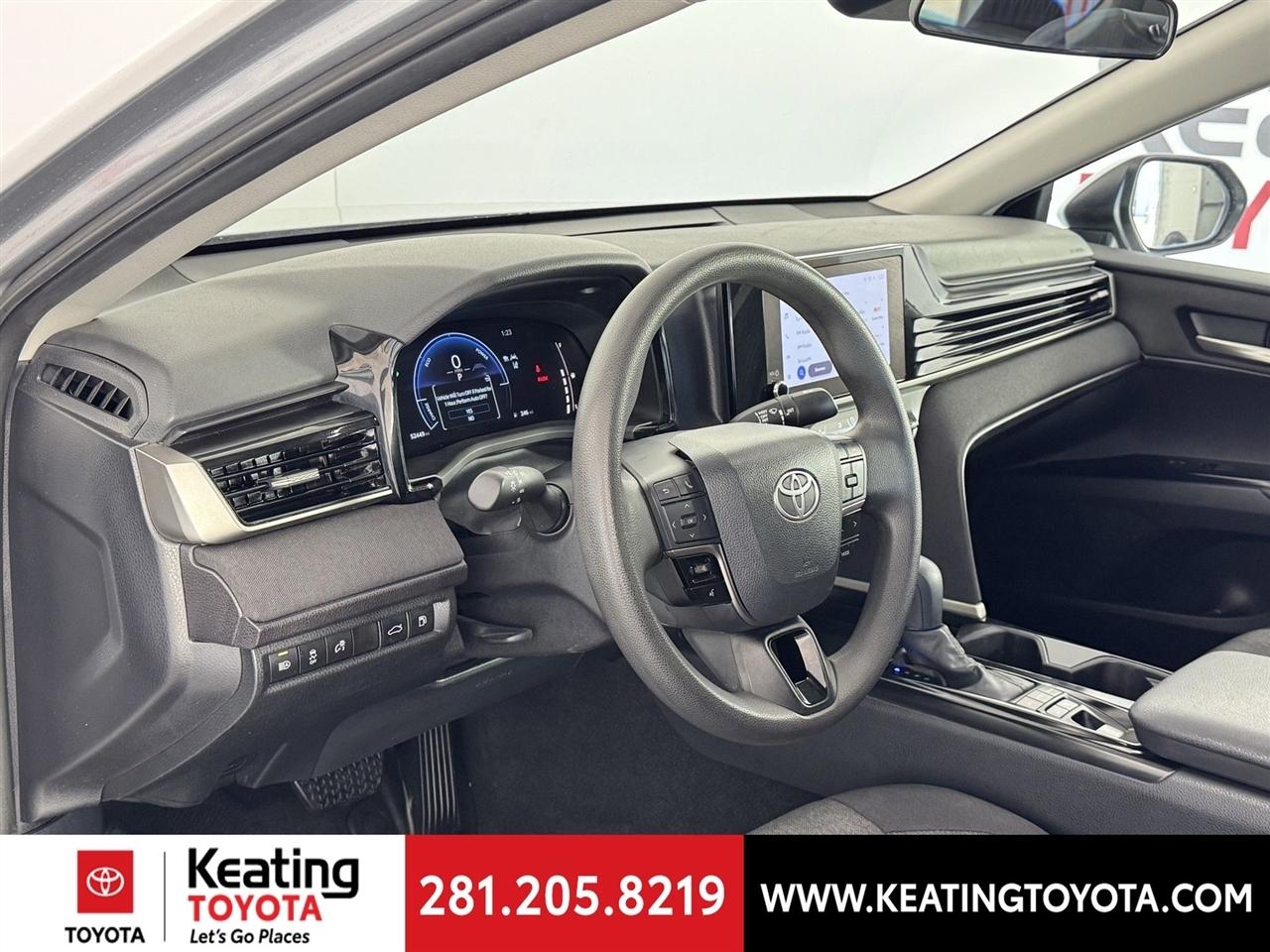 Toyota Camry Hybrid XLE 2025