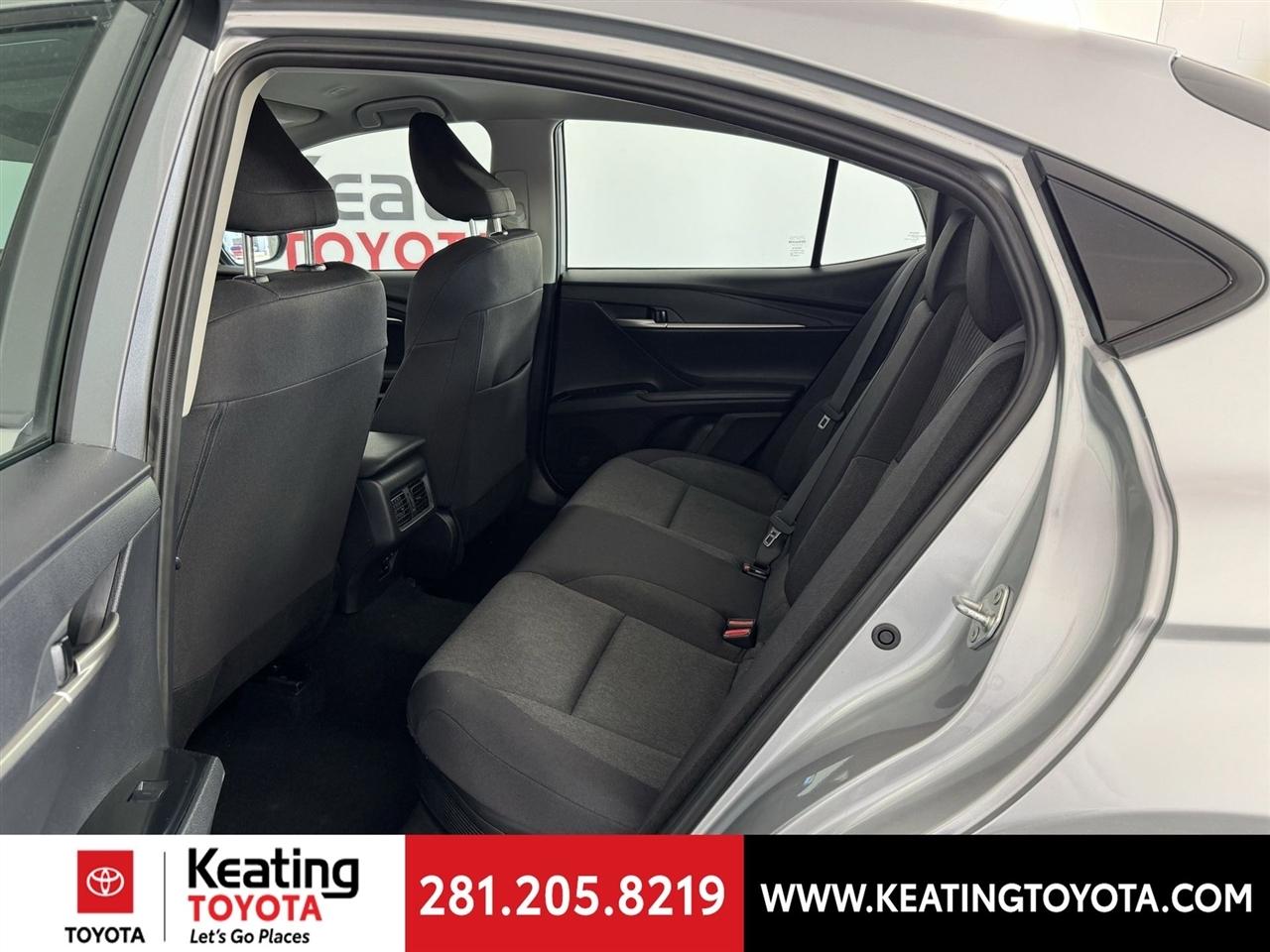 Toyota Camry Hybrid XLE 2025