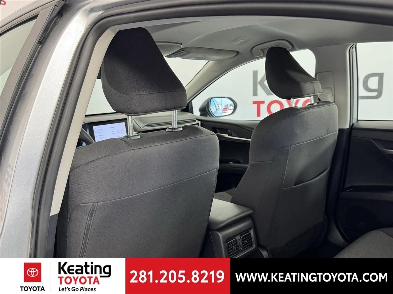 Toyota Camry Hybrid XLE 2025