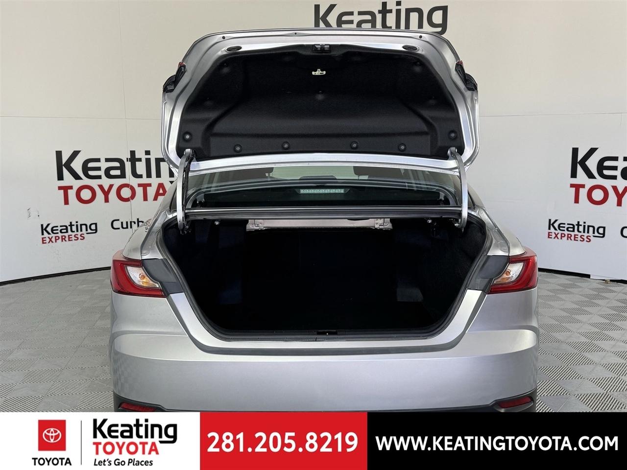 Toyota Camry Hybrid XLE 2025