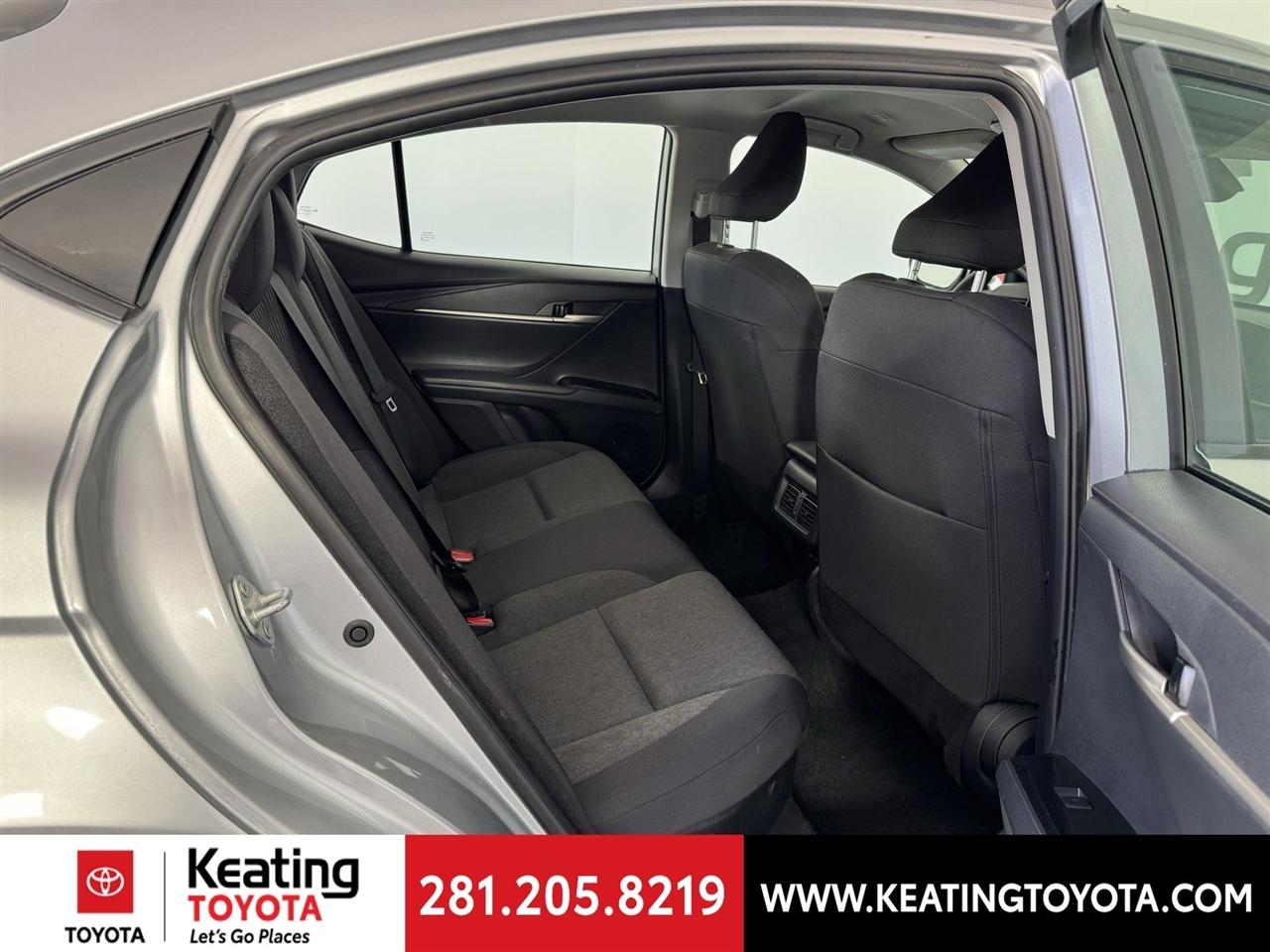 Toyota Camry Hybrid XLE 2025