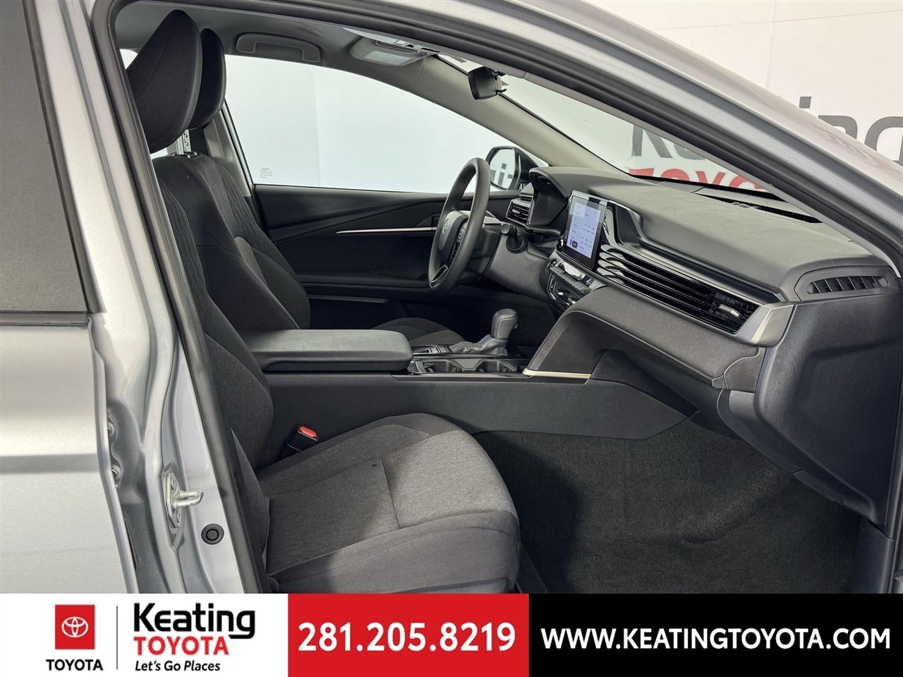 Toyota Camry Hybrid XLE 2025