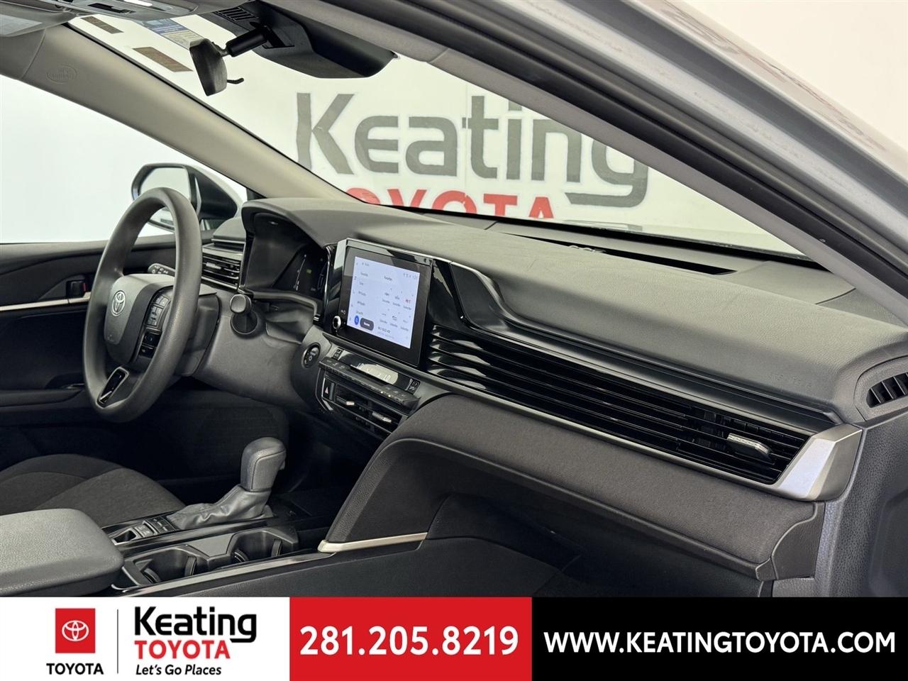 Toyota Camry Hybrid XLE 2025