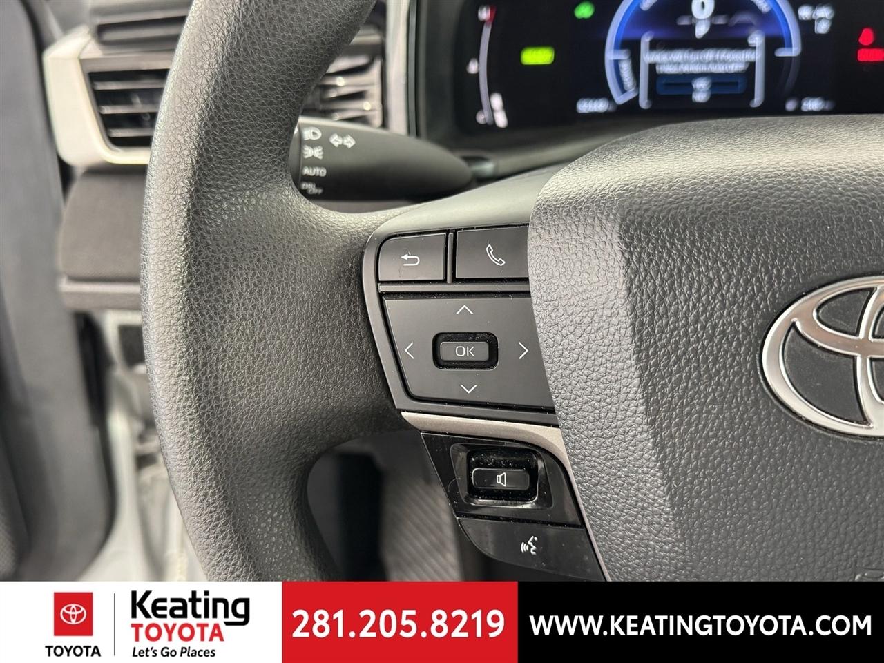 Toyota Camry Hybrid XLE 2025