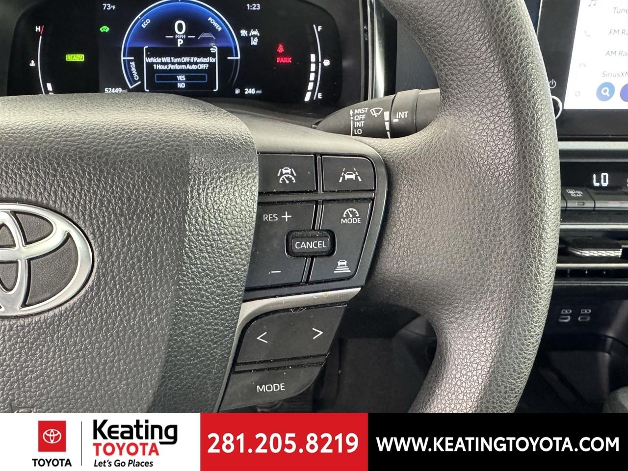 Toyota Camry Hybrid XLE 2025