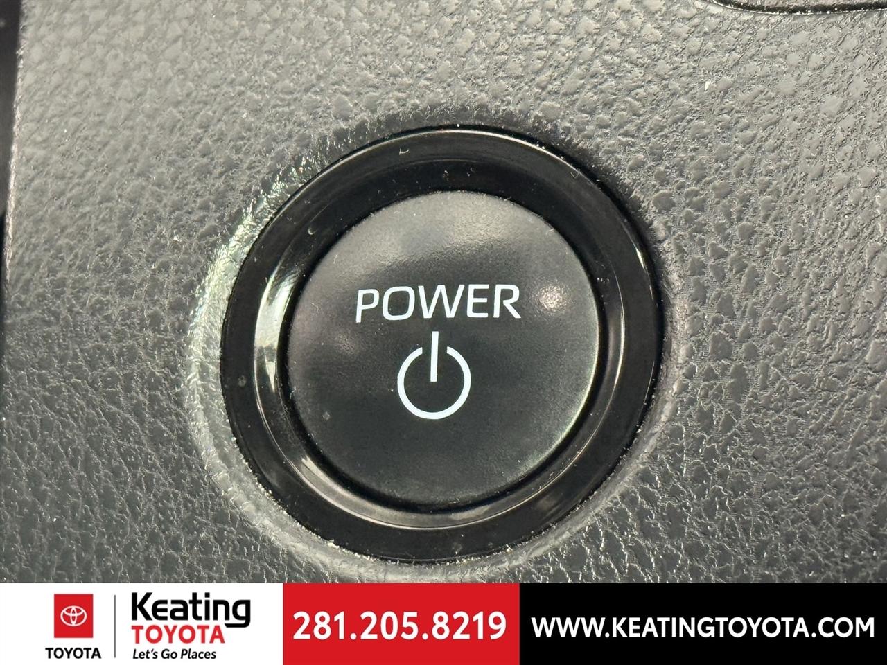 Toyota Camry Hybrid XLE 2025