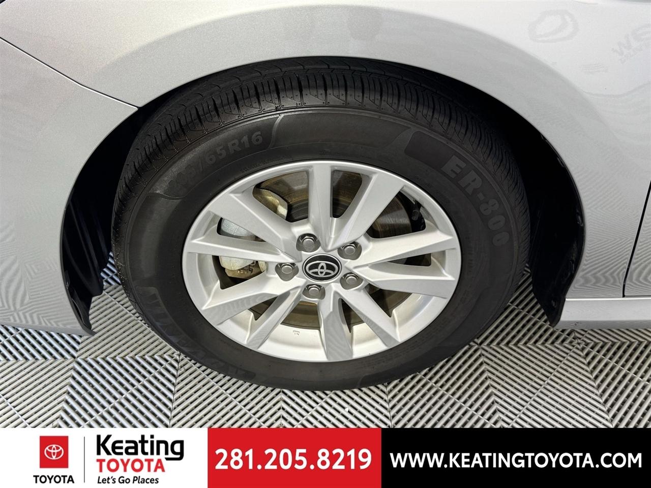 Toyota Camry Hybrid XLE 2025