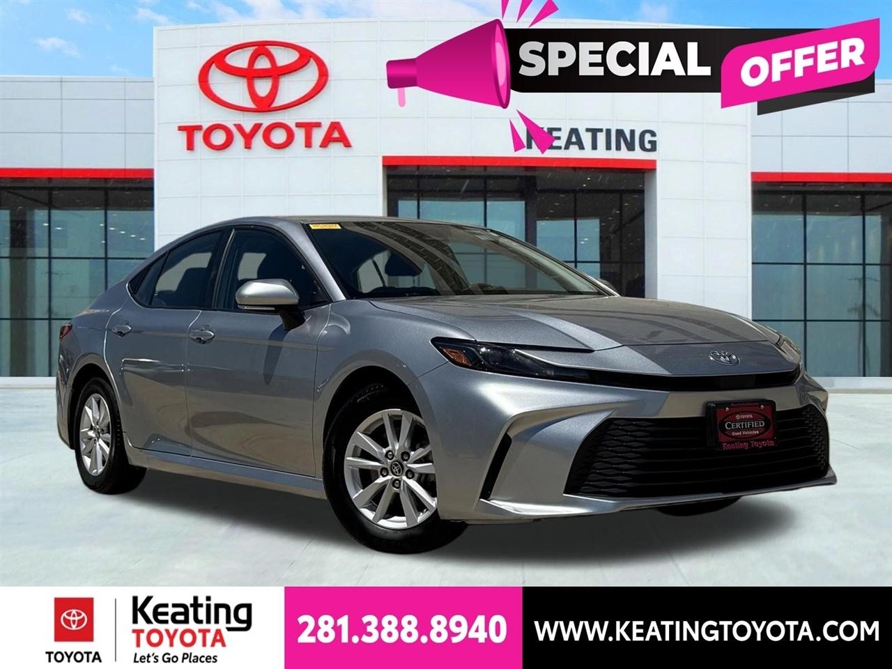 Toyota Camry Hybrid XLE 2025