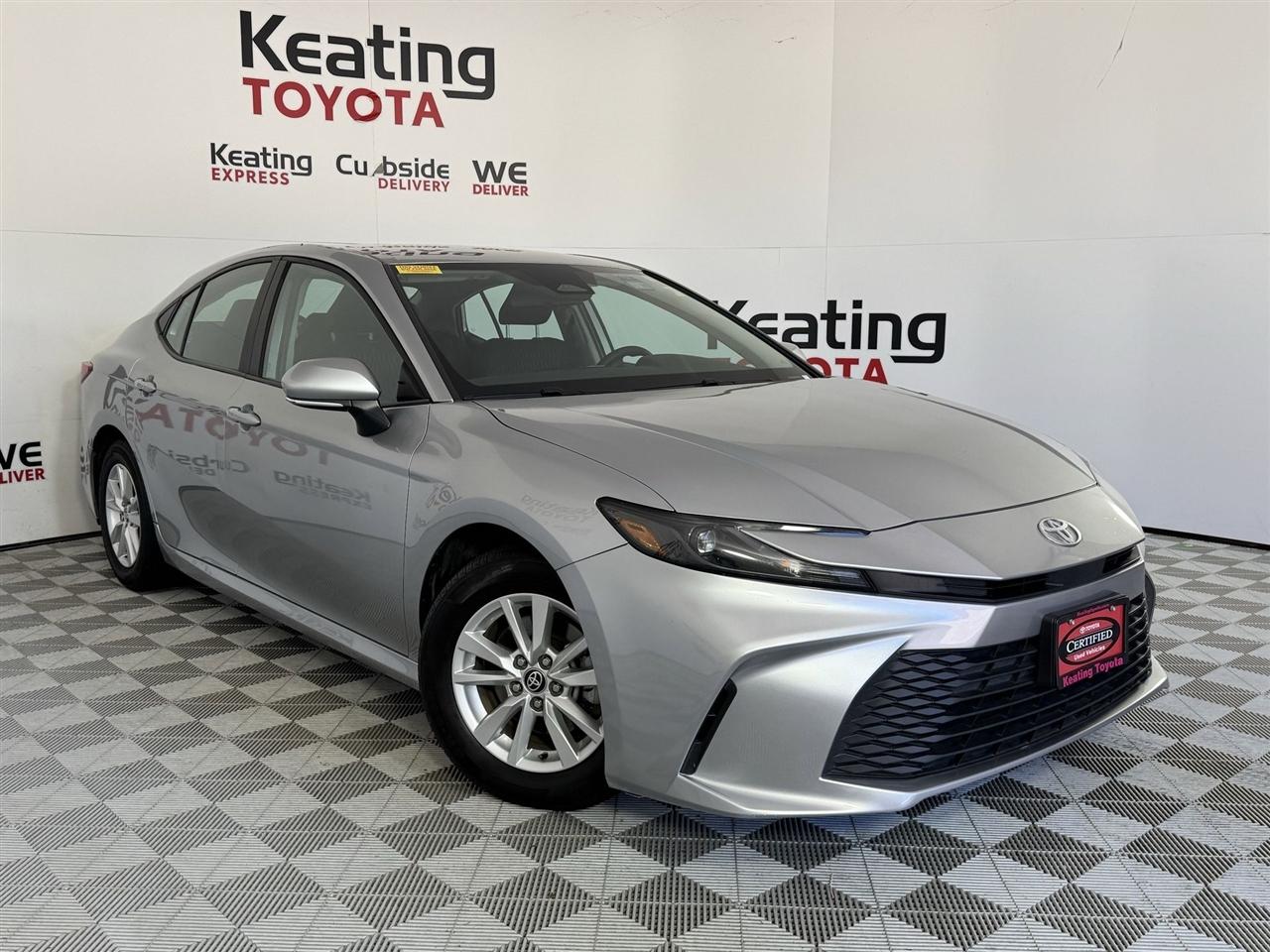 Toyota Camry Hybrid XLE 2025