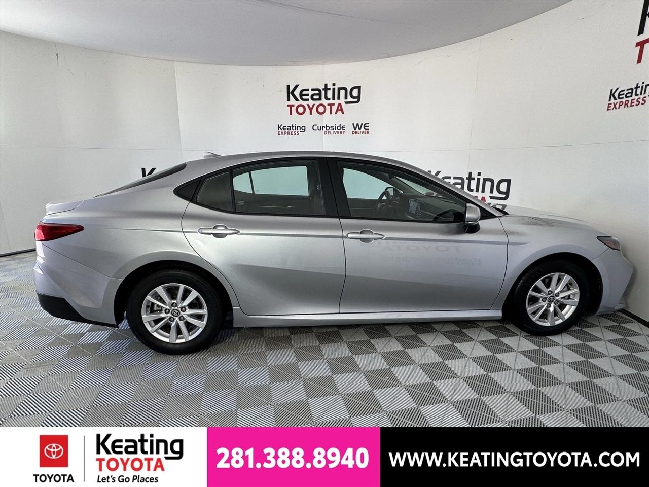 Toyota Camry Hybrid XLE 2025