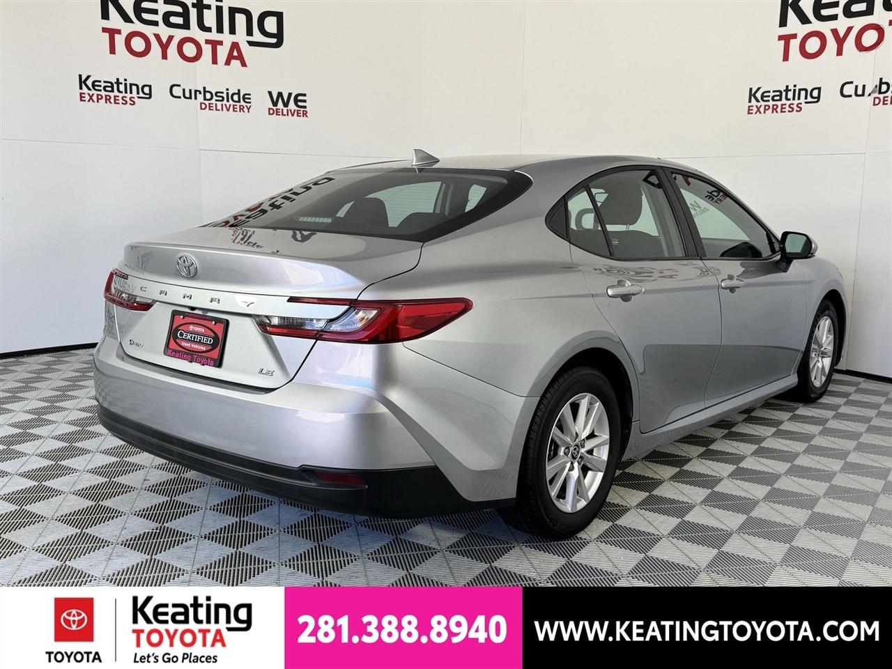 Toyota Camry Hybrid XLE 2025