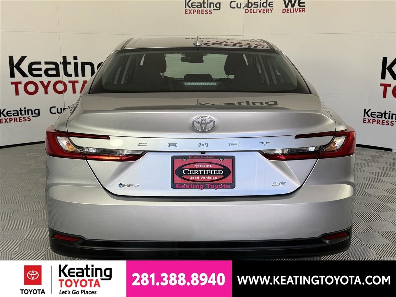 Toyota Camry Hybrid XLE 2025