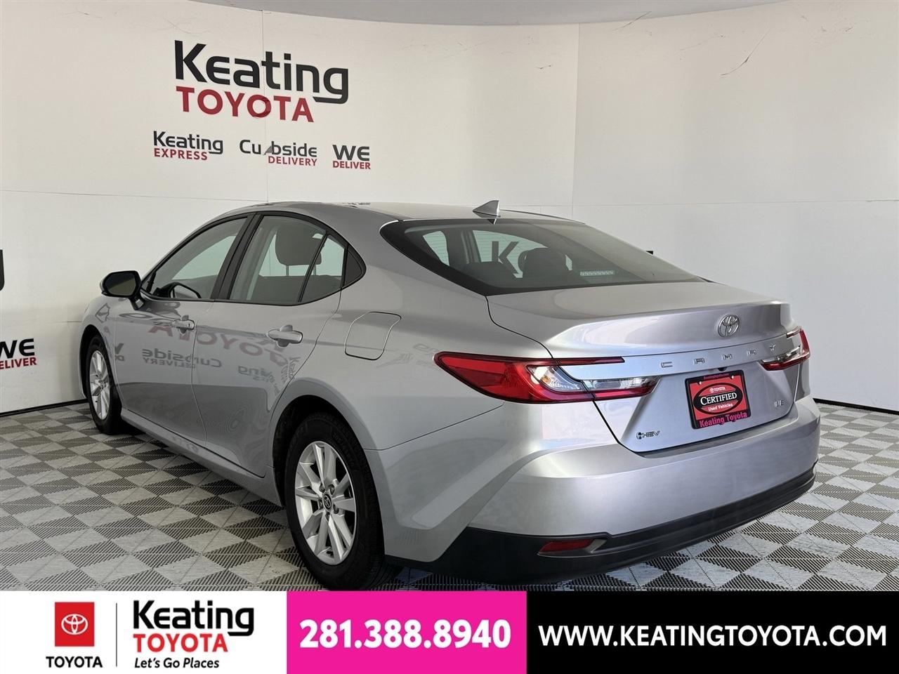 Toyota Camry Hybrid XLE 2025